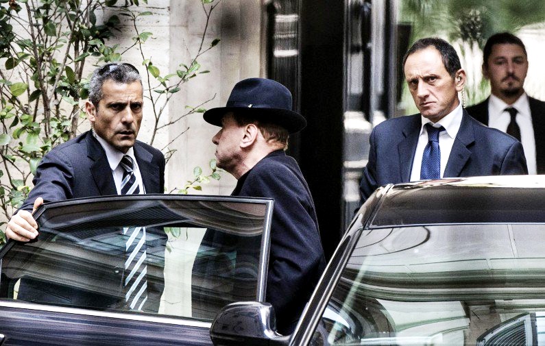 Berlusconi “vede” governo tregua, Lega guarda ai Cinquestelle