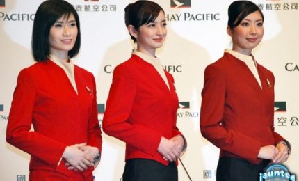 Le assitenti di volo Cathay Pacific ora potranno indossare i pantaloni