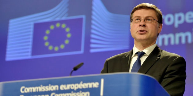 Dombrovskis: manovra Italia non è compatibile con Patto di Stabilità