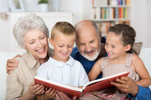 Col buonsenso dei nonni, manuale per genitori moderni di Laila Cresta