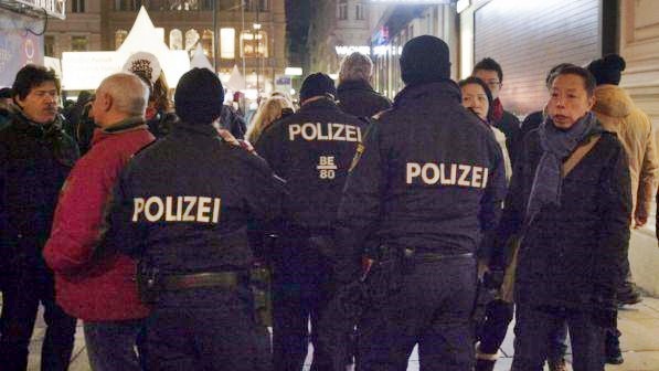 Incubo terrorismo, tre passanti accoltellati a Vienna. E’ caccia all’uomo