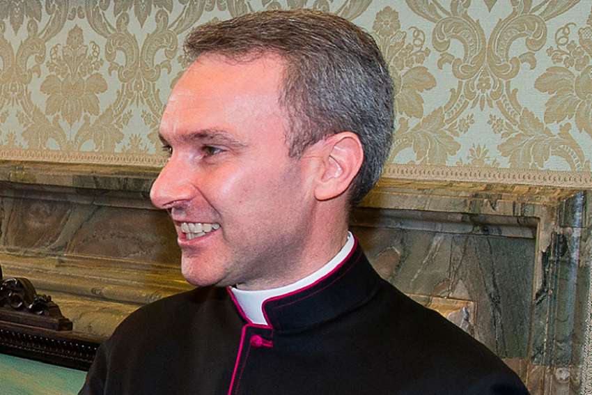 Pedopornografia, arrestato monsignor Carlo Alberto Capella