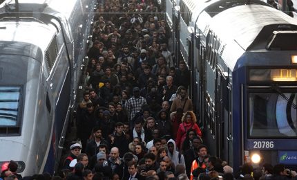 Francia ancora paralizzata per lo sciopero dei ferrovieri