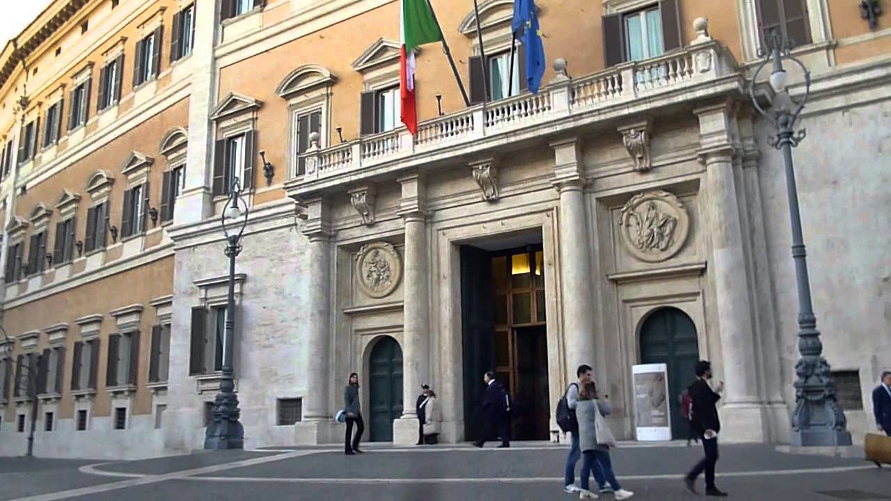 Un mandato stretto per un governo Pd-M5s. E Di Maio congeda Salvini