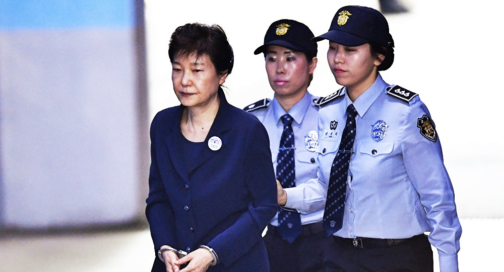 Sud Corea, Park Geun-hye condannata a 24 anni di carcere. Prima presidente donna