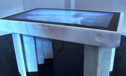 Robot City e D-Table, il tavolo multimediale tra marmo e futuro
