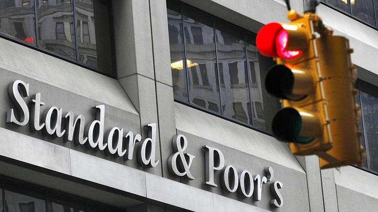 Standard & Poor’s “grazia” l’Italia sul rating, resta BBB ma taglia l’outlook