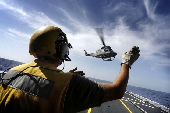 Cade elicottero della Marina Militare, morto uno dei cinque a bordo