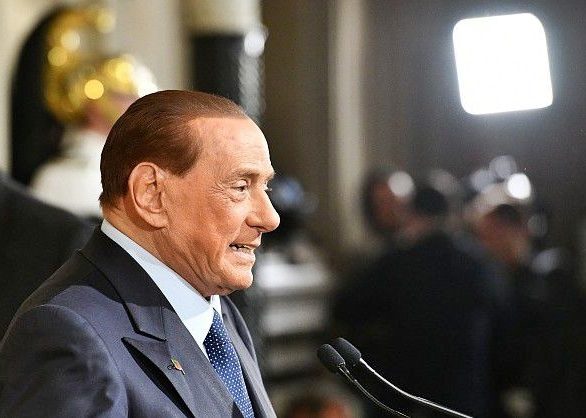 Berlusconi chiude a Lega-M5s. Salvini: “Lavoro fino all’ultimo minuto per un governo”