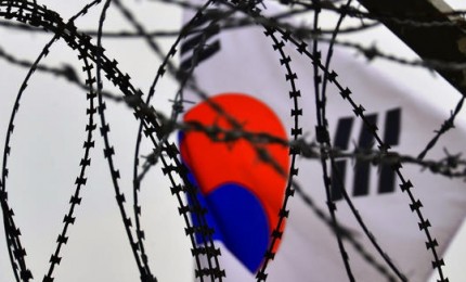 Coree, primo incontro tra Moon e Kim su linea di demarcazione militare. Al summit presente anche la sorella di Kim