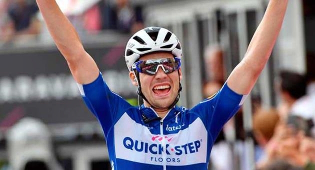 Giro d’Italia, tappa a Schachmann. Yates in crisi resta in rosa