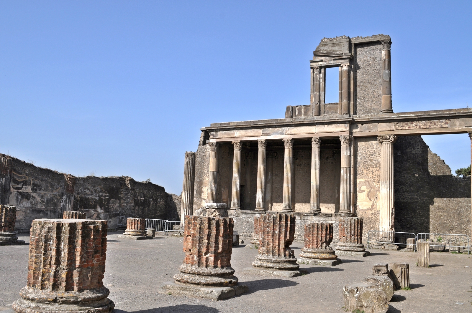 A Pompei scoperta nuova villa suburbana e tomba del 79 d.C.