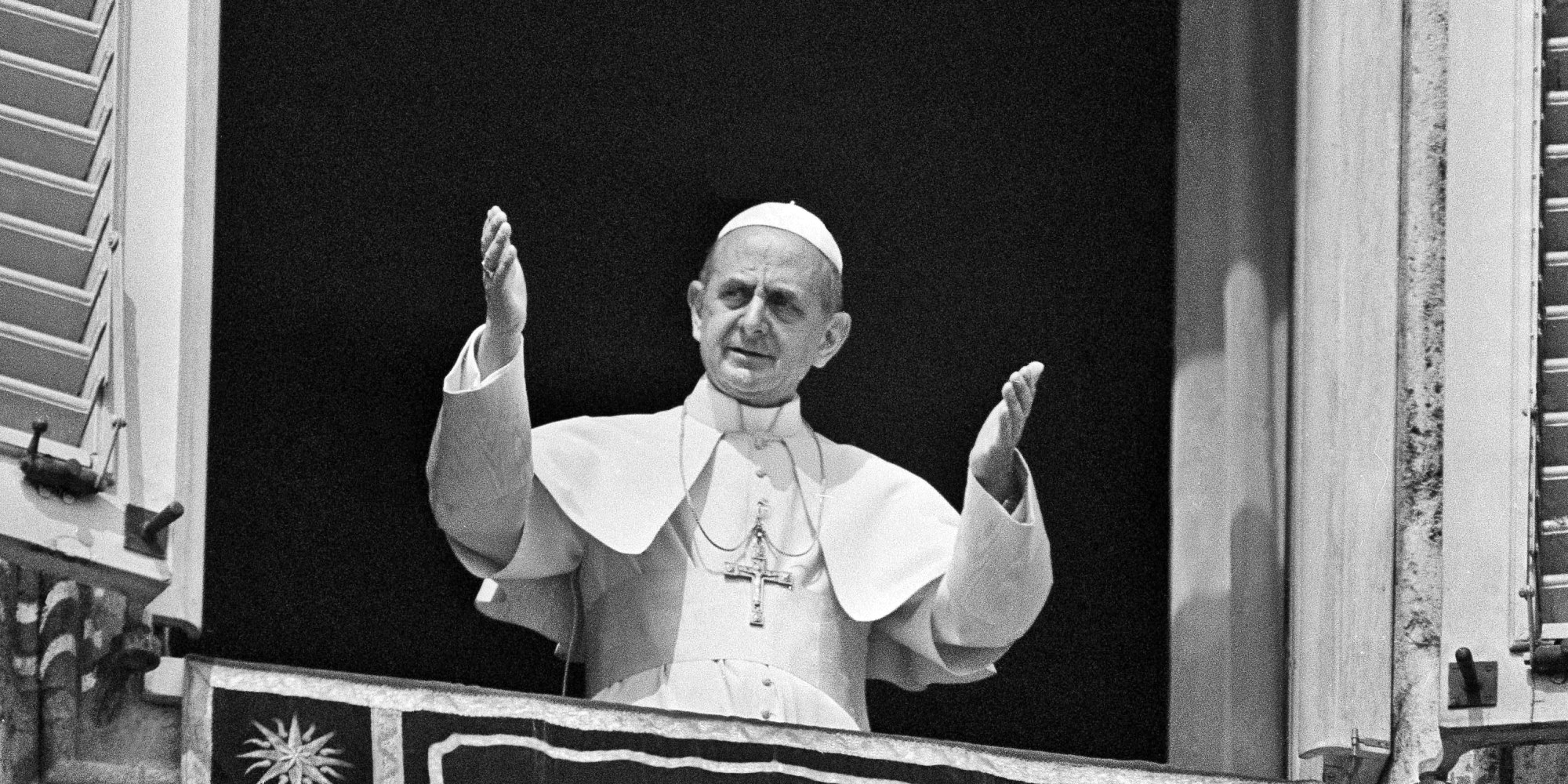 Papa firma canonizzazioni Paolo VI e Romero