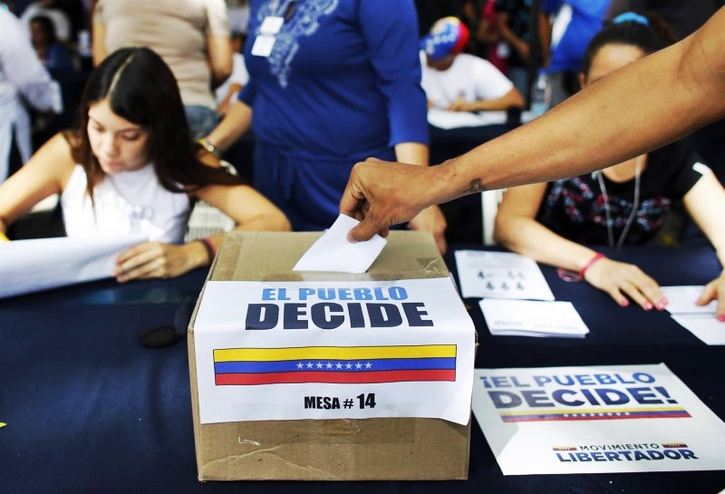 Seggi aperti per le Presidenziali: scontata riconferma Maduro. Usa: elezioni illegittime