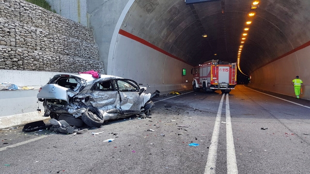 Scontro tra due auto nel Beneventano, 2 morti e un ferito