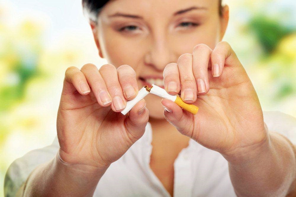 Vendite di sigarette a picco, crescono i fumatori “senza combustione”