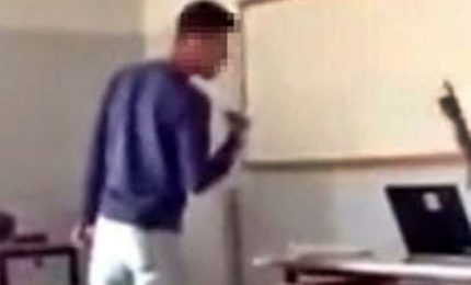Studente frattura il naso con pugno a un docente