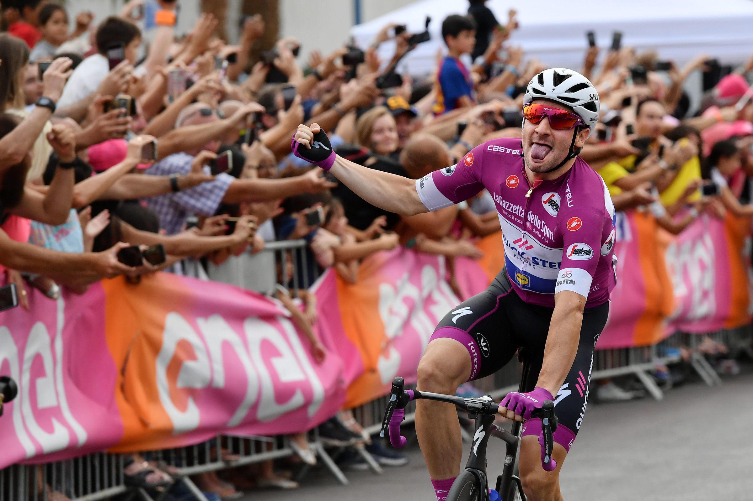 Giro d’Italia, tappa a Viviani. Yates resta in rosa