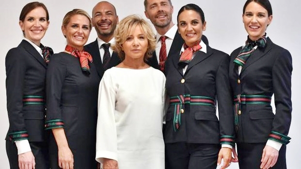 La stilista Ferretti svela le nuove divise Alitalia