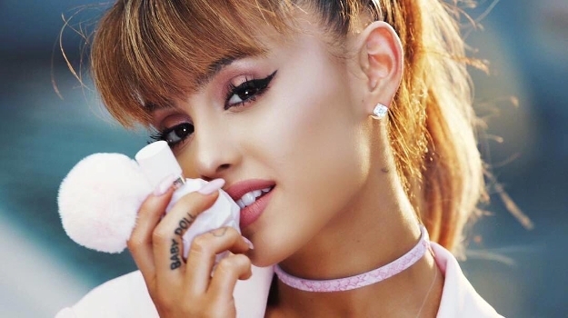 Ariana Grande, regalo ai fan nel giorno del suo 25mo complenno