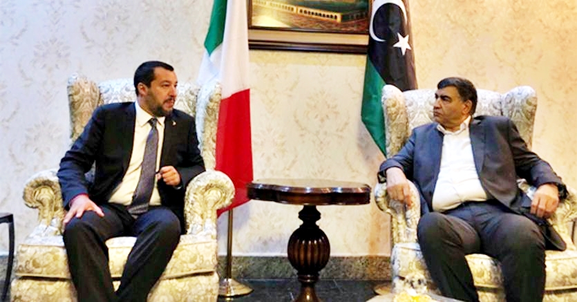 Salvini vola a Tripoli: con la Libia intese commerciali e sui migranti