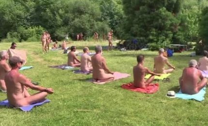 Tutti nudi nel parco, Parigi celebra la giornata del naturismo