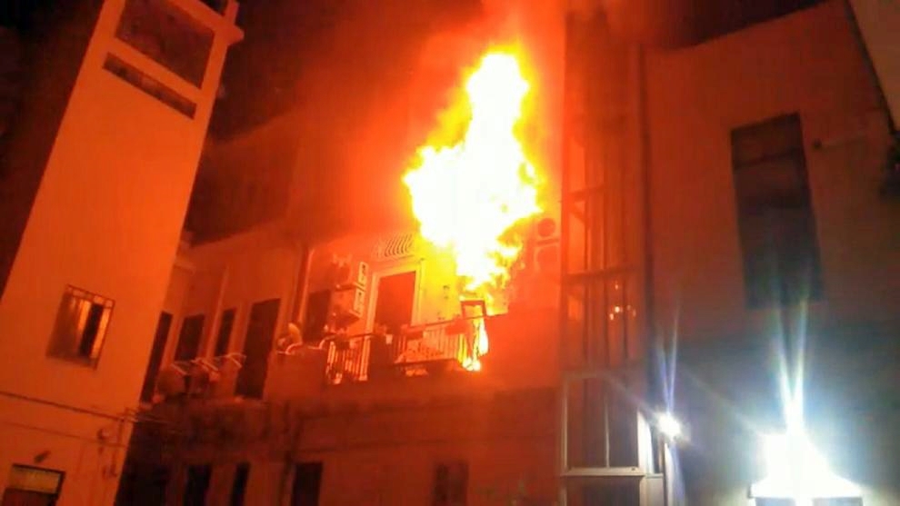 Tragedia in pieno centro di Messina, un incendio toglie la vita a due fratellini