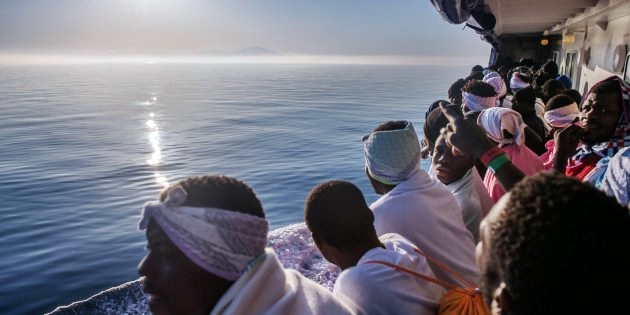 Sea Watch, migrante si getta in mare per raggiungere Malta