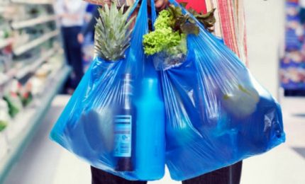 Oltre il 75% degli italiani ha ridotto uso sacchetti plastica