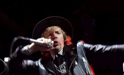 Beck si esibisce davanti a migliaia di persone al festival Quebec