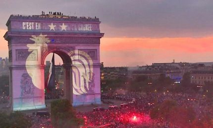 Francia campione del mondo, scontri sugli Champs Elysée