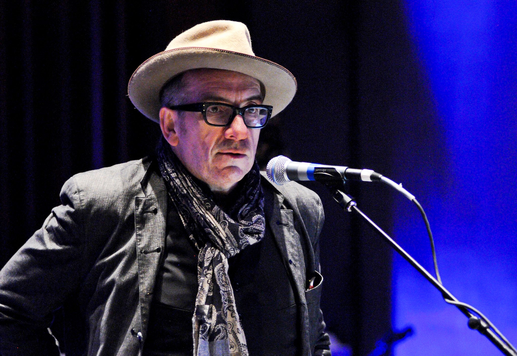 Elvis Costello annulla tour: “Mi sono operato di cancro”