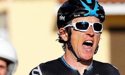 Giro d'Italia: cade per una borraccia, Geraint Thomas si ritira
