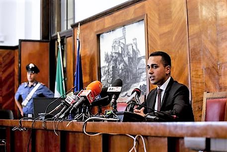 La ricetta di Di Maio: troveremo i soldi facendo deficit del 2,8% come Francia