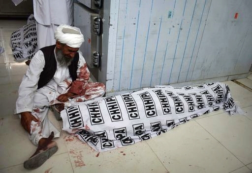 In Pakistan sangue sui comizi elettorali, 74 morti e 175 feriti