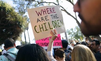 Il pasticcio di Trump sui migranti, serve test Dna per riunire 3mila bambini ai genitori