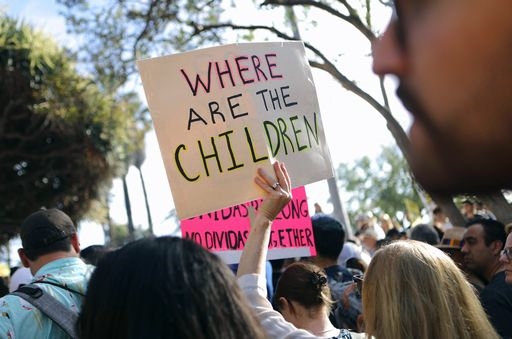 Il pasticcio di Trump sui migranti, serve test Dna per riunire 3mila bambini ai genitori