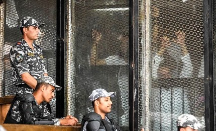 Egitto da record, 75 condanne a morte in un solo processo. Alla sbarra anche alcuni dirigenti dei Fratelli musulmani