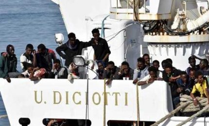 Attesa oggi nave Diciotti a Trapani con 67 persone a bordo. Salvini: "Dirottatori in manette"