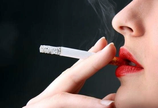 Fumo passivo killer, da bimbi aumenta mortalità anche a non fumatori