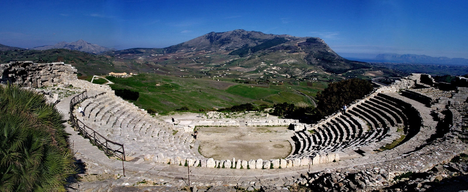 Archeologia, due nuovi parchi a Segesta e Pantelleria