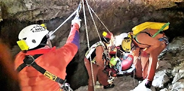 Speleologo ferito in grotta Canin, soccorsi al lavoro