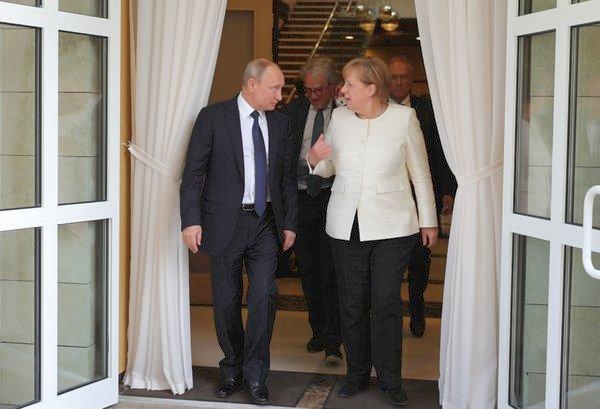 Merkel cerca dialogo, con Putin incontro “difficile”. Siria, Iran e Usa i nodi