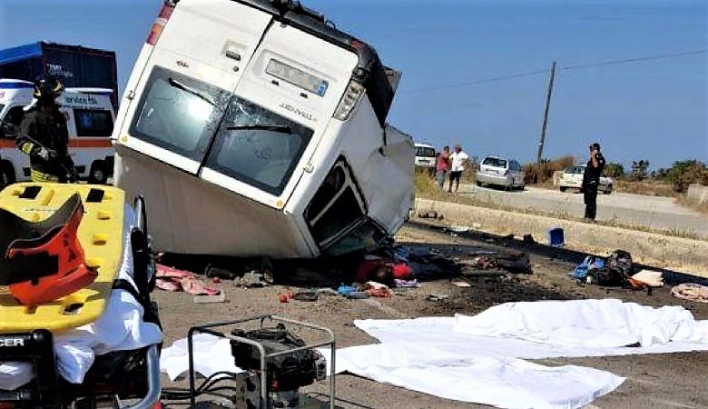 Incidente furgone dei caporali, morti 12 braccianti. Salvini: “Controlli a tappeto”