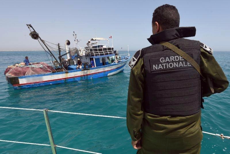 Tunisia, fermati 9 jihadisti su barca migranti per l’Italia