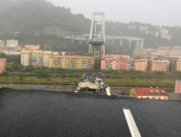Non crolla solo un ponte, ma l’intera Italia