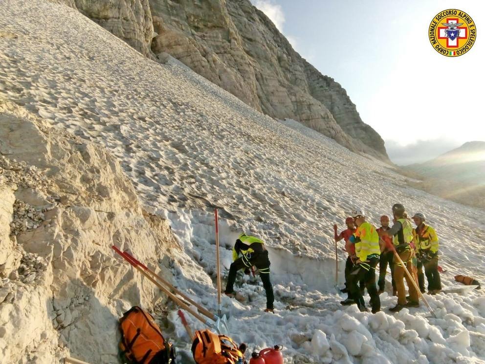 Speleologo bloccato, risalita rinviata a oggi