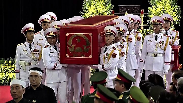 Esequie imperiali per il presidente vietnamita Tran Dai Quang