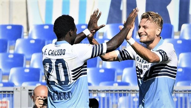 Felipe Caicedo e Ciro Immobile festeggiano la vittoria della Lazio all'Olimpico