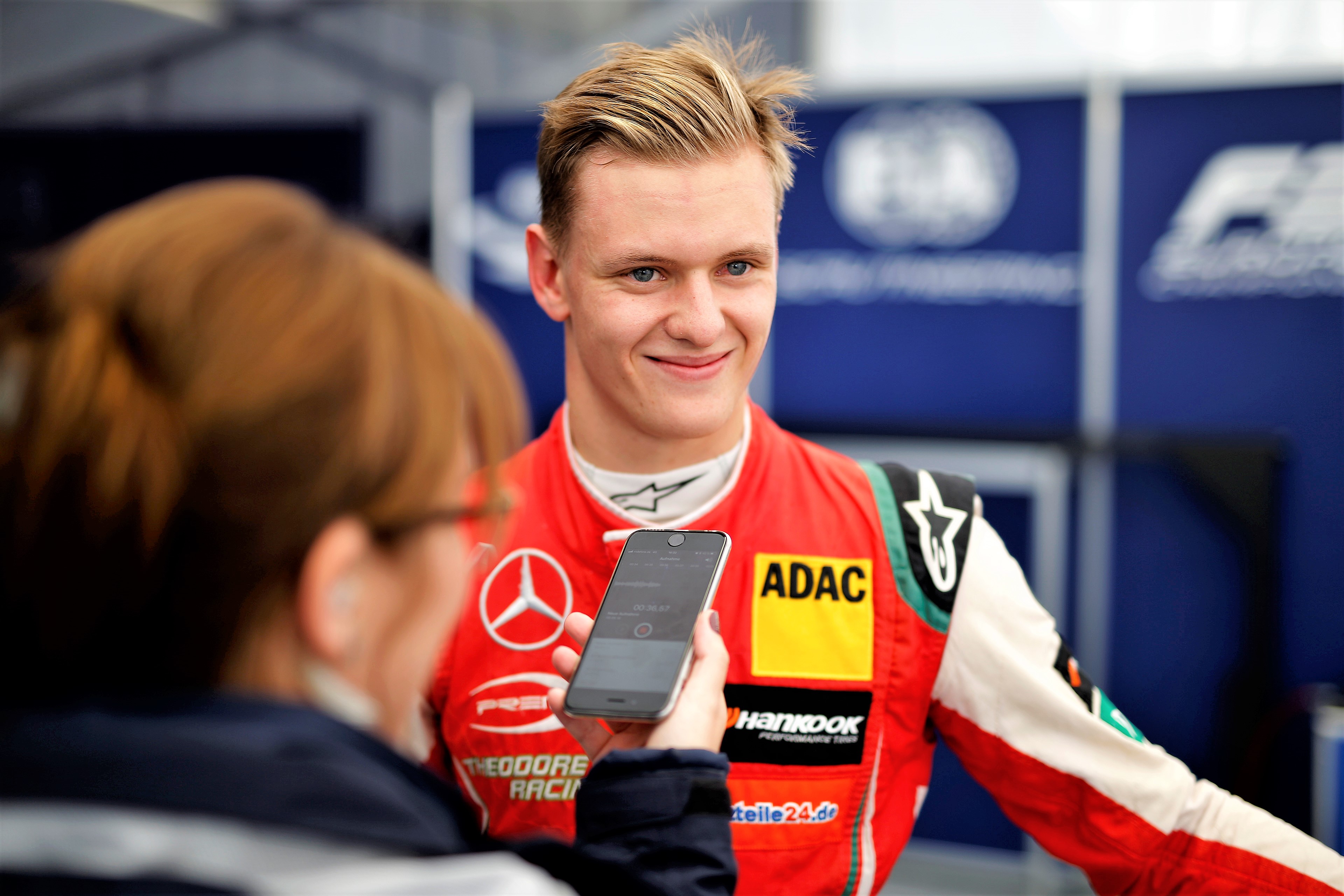 Mick Schumacher alla guida della Ferrari del padre a Hockenheim